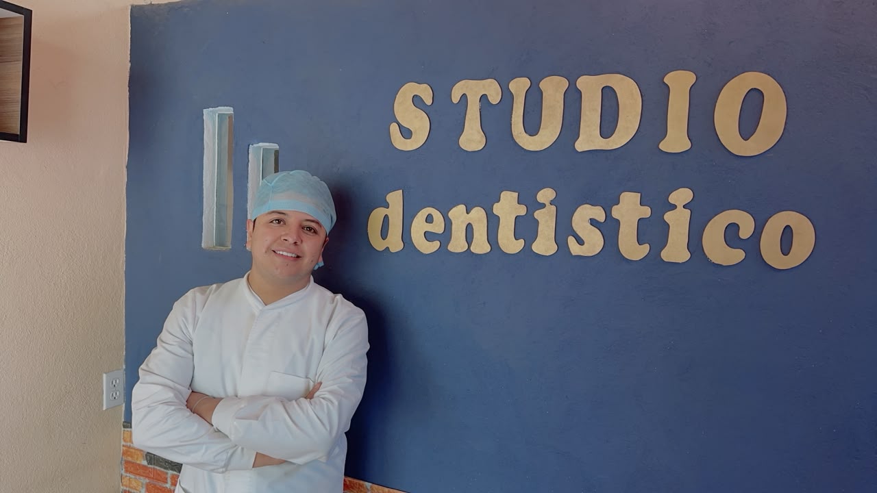 Especialista de Studio Dentístico en instalaciones de la clínica